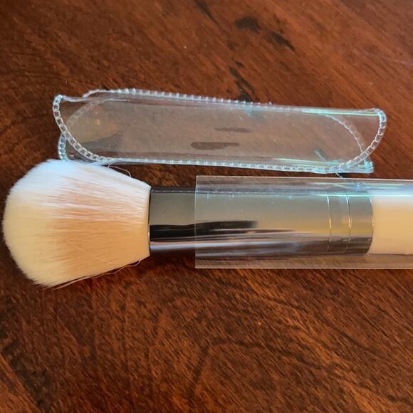 NWT ColourPop Large Fluffy Makeup Face Brush F30 - Picture 3 of 3